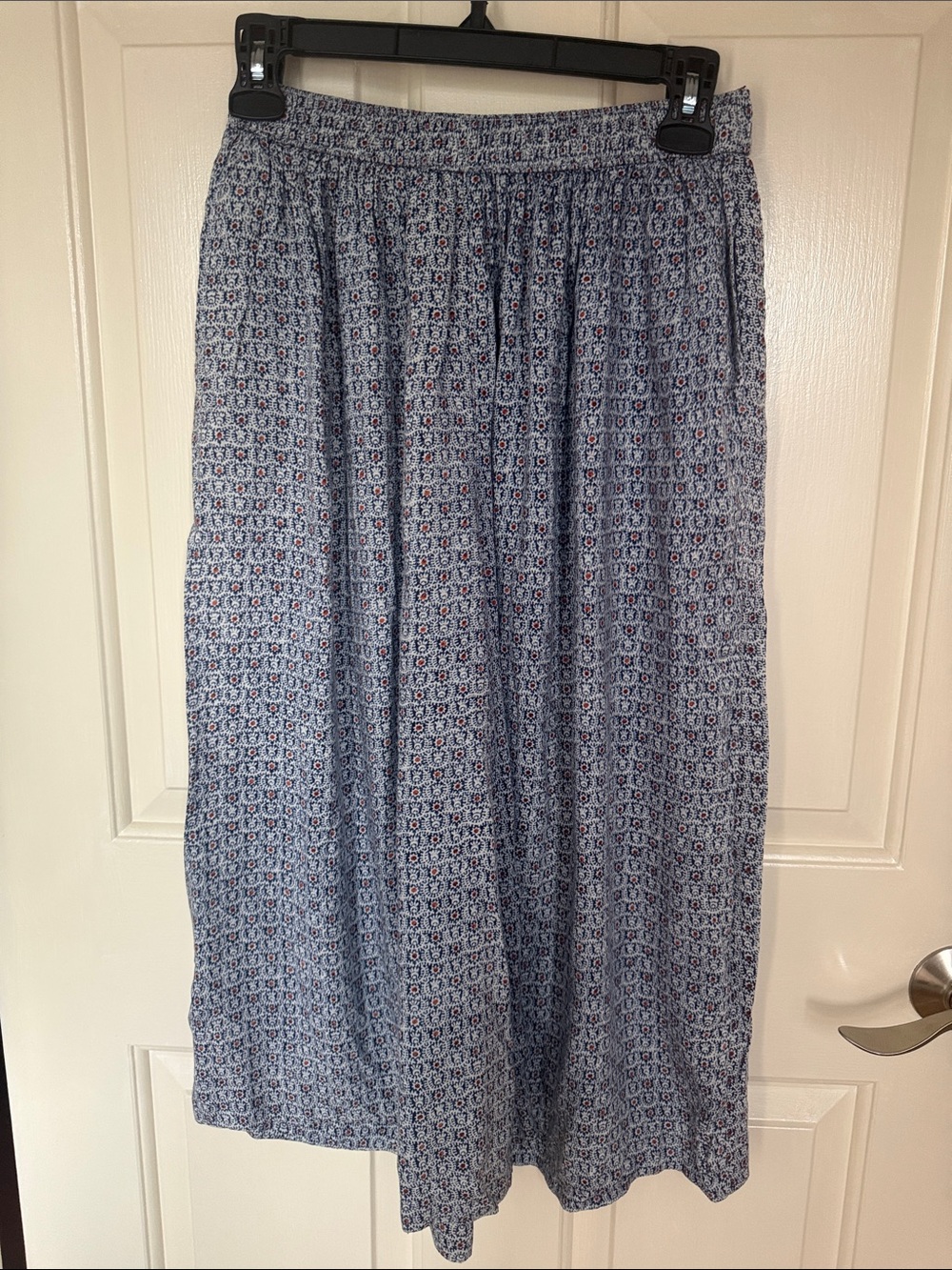 Abercrombie & Fitch Blue Patterned Elastic Waist culottes w/ pockets- Small - Picture 4 of 10